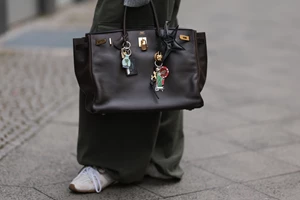 Τα leopard sneakers της Ευγενίας Σαμαρά είναι ένα από τα πιο trendy items στο στιλ της άνοιξης