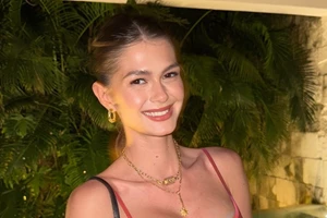 Αμαλία Κωστοπούλου | Το δαντελένιο φόρεμα του wedding party της ήταν δημιουργία Έλληνα σχεδιαστή - εικόνα 6