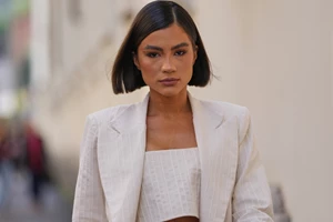 Βάσω Λασκαράκη | Το έξυπνο κόλπο που κάνει με τα μαλλιά της αναβαθμίζει κάθε sleek χτένισμα