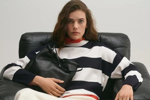 Το άνετο denim φόρεμα που θα φορέσεις όσο τίποτα αυτήν την άνοιξη