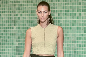 Ελιάνα Χρυσικοπούλου | Τα minimal ψηλοτάκουνα πέδιλά της είναι στην απόχρωση που θα απογειώσει τα επίσημα looks σου - εικόνα 2