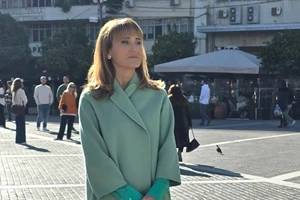 Χριστίνα Μπόμπα | Το clean-cut μανικιούρ της είναι στην πιο κομψή απόχρωση για τα professional looks σου