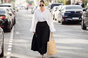 Αυτή η λινή ολόσωμη φόρμα από τη Mango θα γίνει το αγαπημένο σου staple για τις εξόδους του καλοκαιριού - εικόνα 2