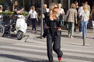 5 chic τρόποι για να φορέσεις το μπορντό σύμφωνα με τη Βάσια Κωσταρά