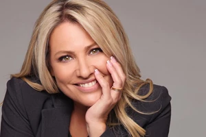 Έχεις αφέλειες αλλά τις βαρέθηκες; Η Τόνια Σωτηροπούλου βρήκε τον τρόπο να τις εξαφανίσεις με στυλ