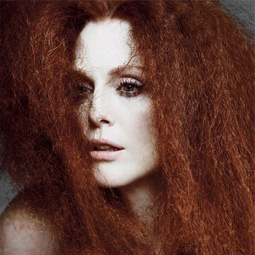 H Julianne Moore έτσι όπως δεν την έχουμε ξαναδεί