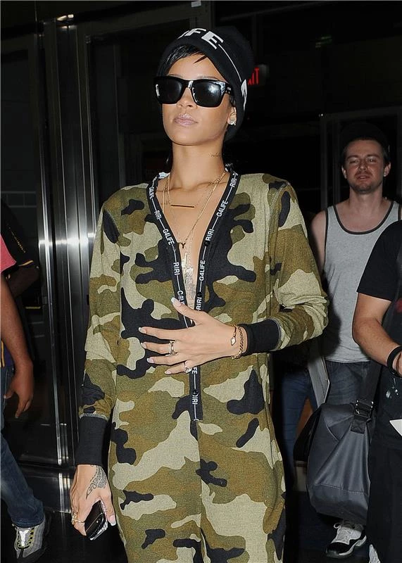 Rihanna: Αποθεώνει το military style - εικόνα 2