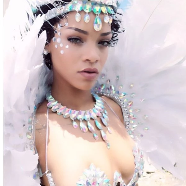 Rihanna: Η προκλητική εμφάνισή της στα νησιά Barbados - εικόνα 4