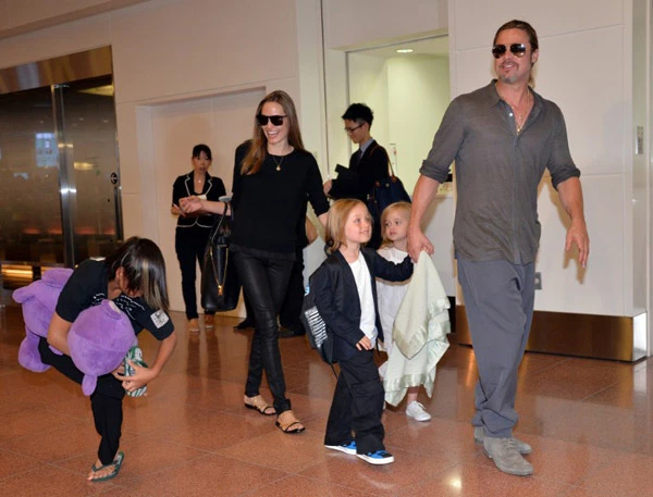 Angelina Jolie & Brad Pitt: Στην Ιαπωνία μαζί με τα παιδιά τους - εικόνα 3