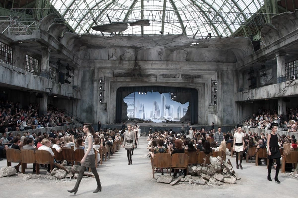 Chanel Haute Couture: Το fashion show και οι διάσημες αφίξεις