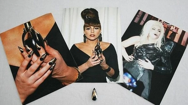 Aκρυλικό νύχι της Lady Gaga σε δημοπρασία
