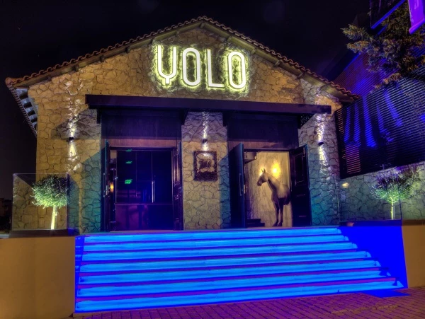 Yolo Club: Το νέο hot spot της πόλης!