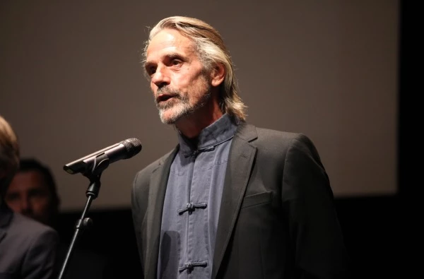 O Jeremy Irons στο Μέγαρο Μουσικής για την πρεμιέρα της ταινίας «Νυχτερινό τρένο για τη Λισαβόνα» - εικόνα 3