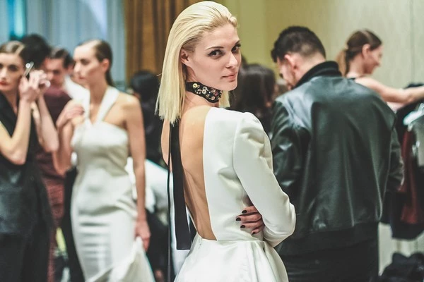 Dimitris Petrou F/W 2015-2016: Τα hair looks, οι λεπτομέρειες και οι backstage φωτογραφίες - εικόνα 7