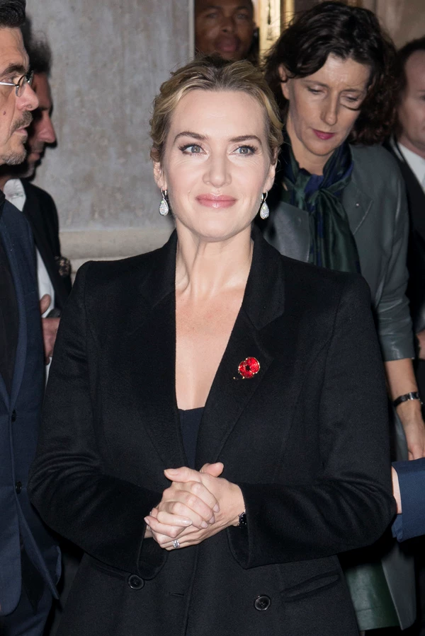 Η Kate Winslet φέρνει τα Χριστούγεννα στο Παρίσι - εικόνα 3