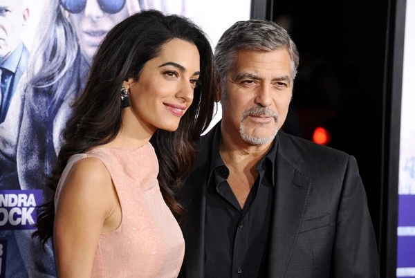 Amal Clooney: Πιο κομψή από ποτέ στο πλευρό του συζύγου της! (video) - εικόνα 5