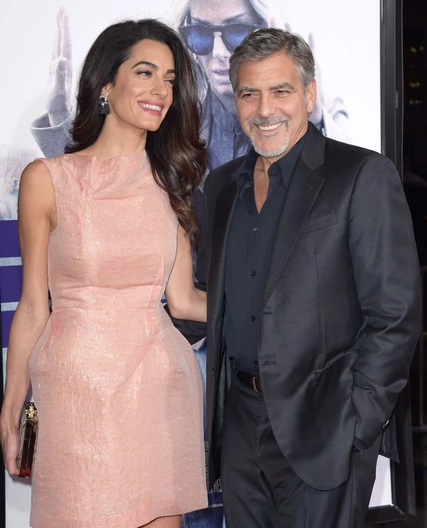 Amal Clooney: Πιο κομψή από ποτέ στο πλευρό του συζύγου της! (video) - εικόνα 11