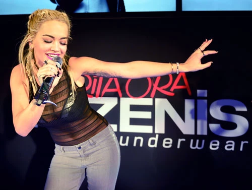 Η Rita Ora είναι το νέο πρόσωπο της Tezenis  - εικόνα 3