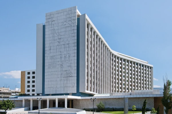 Το Hilton "βάφεται ροζ" και γίνεται Σύμβολο Ελπίδας!