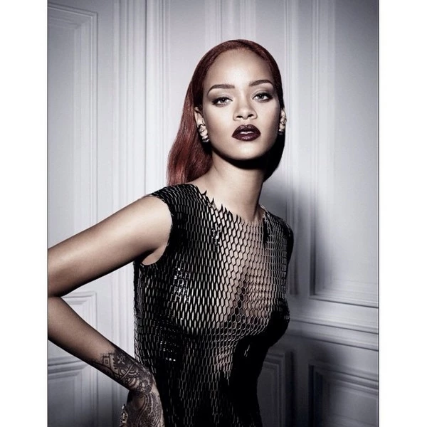 Rihanna: Σέξι και stylish στο Dior Magazine - εικόνα 5