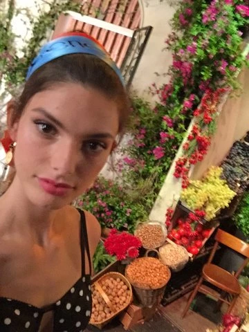 Selfies μοντέλων κατευθείαν από την πασαρέλα των Dolce & Gabbana - εικόνα 2