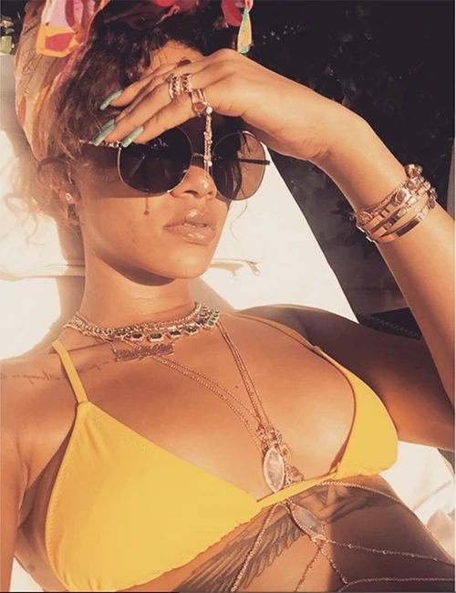 H Rihanna με σέξι μπικίνι στα νησιά Barbados - εικόνα 2