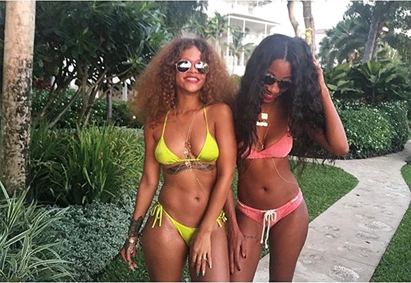 H Rihanna με σέξι μπικίνι στα νησιά Barbados