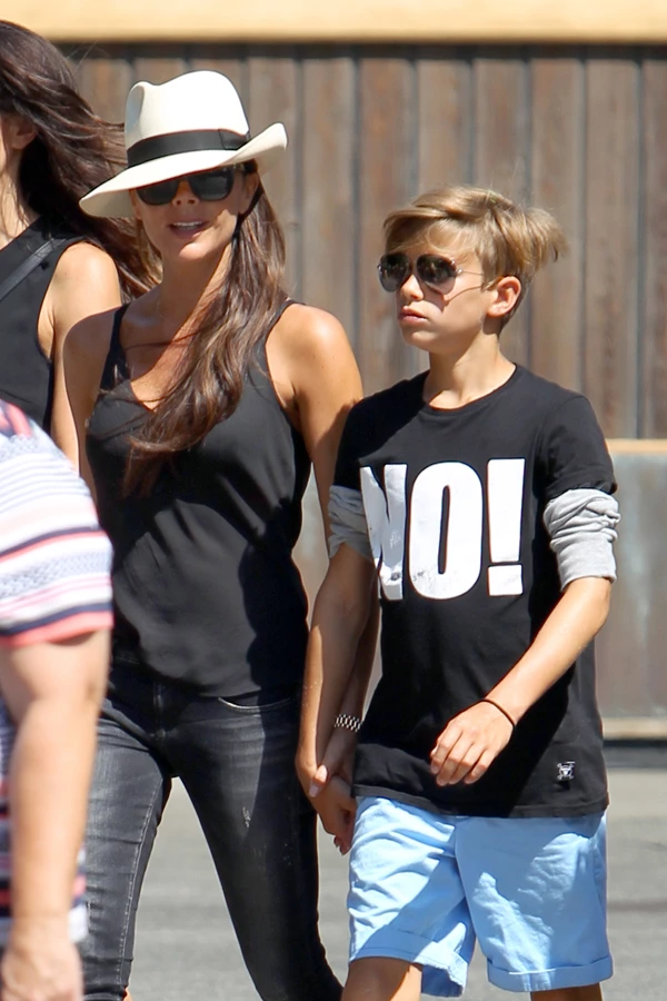 David & Victoria Beckham: Οικογενειακή έξοδος στην Disneyland - εικόνα 3