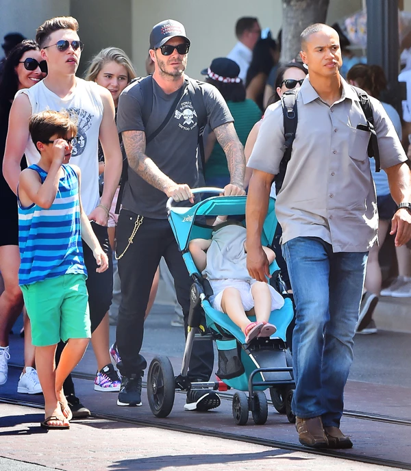 David & Victoria Beckham: Οικογενειακή έξοδος στην Disneyland