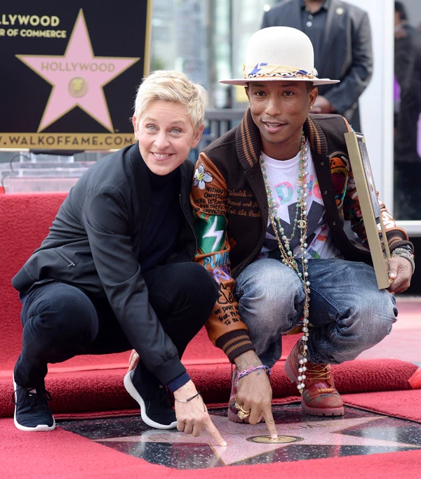 O Pharrell Williams απέκτησε το δικό του αστέρι στη λεωφόρο της δόξας!