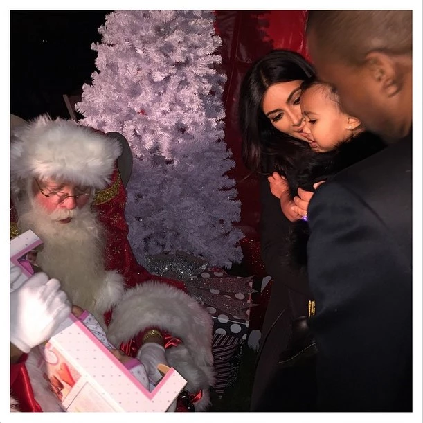 Xmas Celebs: Τα Χριστούγεννα της οικογένειας Kardashian - εικόνα 3