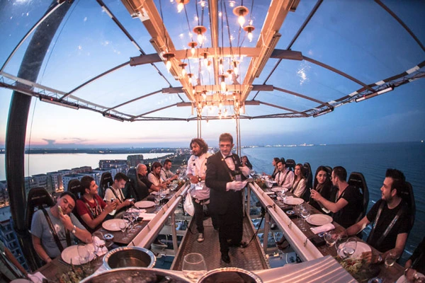 Dinner in the Sky: Είσαι έτοιμη να απολαύσεις ένα δείπνο 50 μέτρα πάνω από τη γη; - εικόνα 4