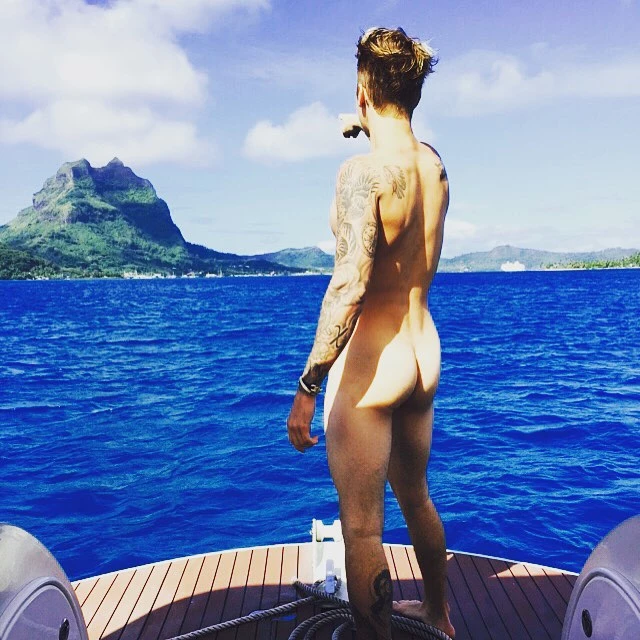 Justin Bieber: Ανέβασε φωτό ολόγυμνος σε yacht