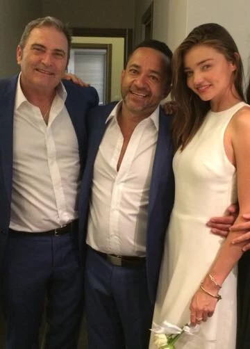 H Miranda Kerr στα Κύθηρα για το γάμο gay φίλων της