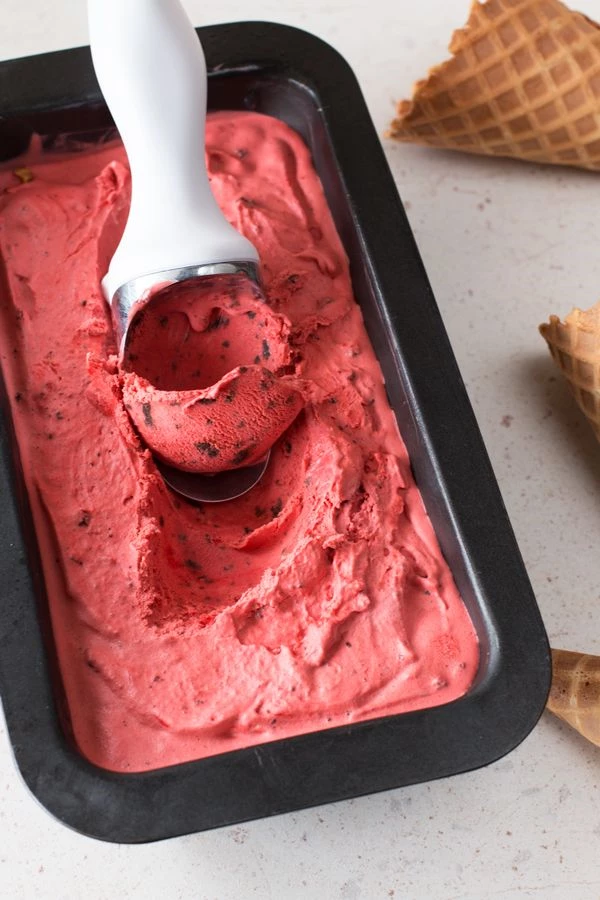 Red Velvet Ice Cream: Το νέο δροσιστικό trend στο παγωτό