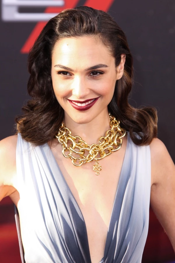 Η Gal Gadot είναι η νέα μούσα του οίκου Gucci