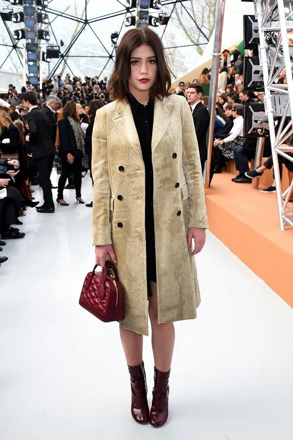 Louis Vuitton AW15: Ο διάσημος οίκος προσέλκυσε τους περισσότερους σταρ στο show του - εικόνα 8