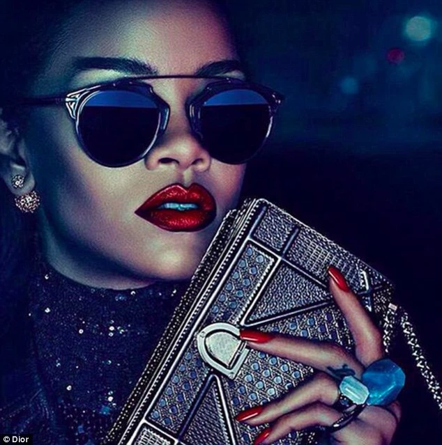 Just In: Αυτή είναι η καμπάνια της Rihanna για τον οίκο Dior - εικόνα 4