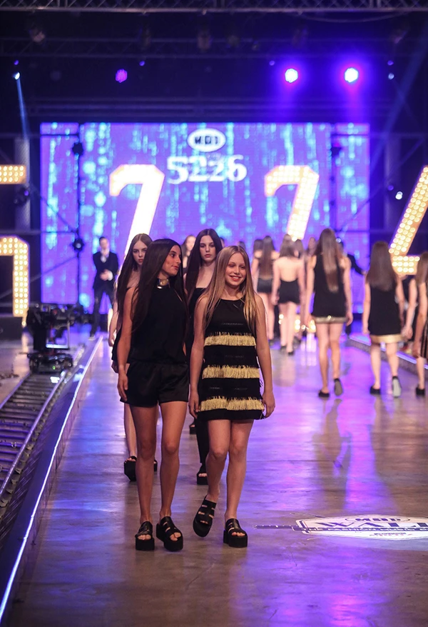 MadWalk 2015: η σειρά 5226 Celia Kritharioti με τους Boys and Noise - εικόνα 2