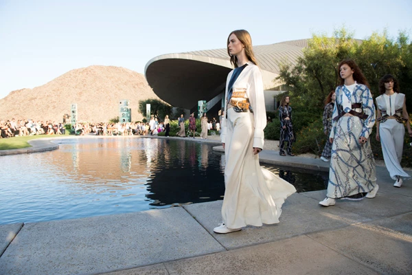 Louis Vuitton Cruise: To show και οι σταρ της front row στο Palm Springs