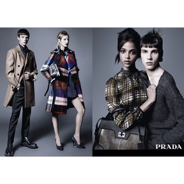 H Prada ενώνει τη γυναικεία και την αντρική collection και στην καμπάνια της