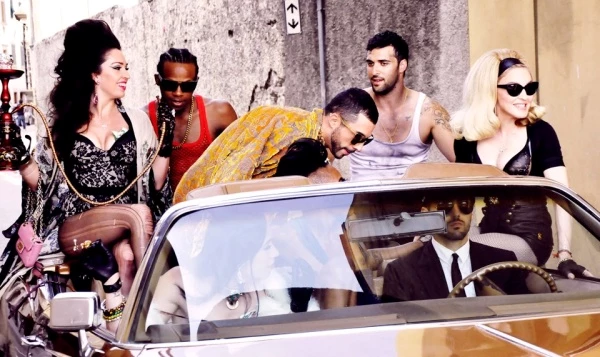 Backstage στο νέο video clip της Madonna - εικόνα 2