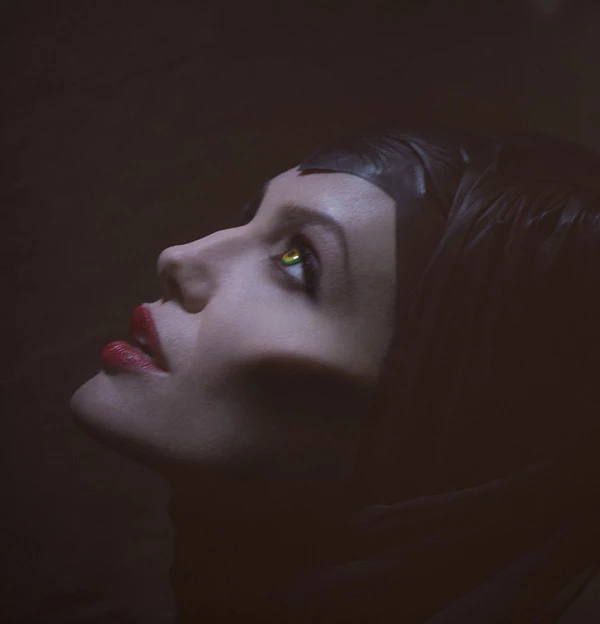 H Angelina Jolie είναι η κακιά μάγισσα Maleficent